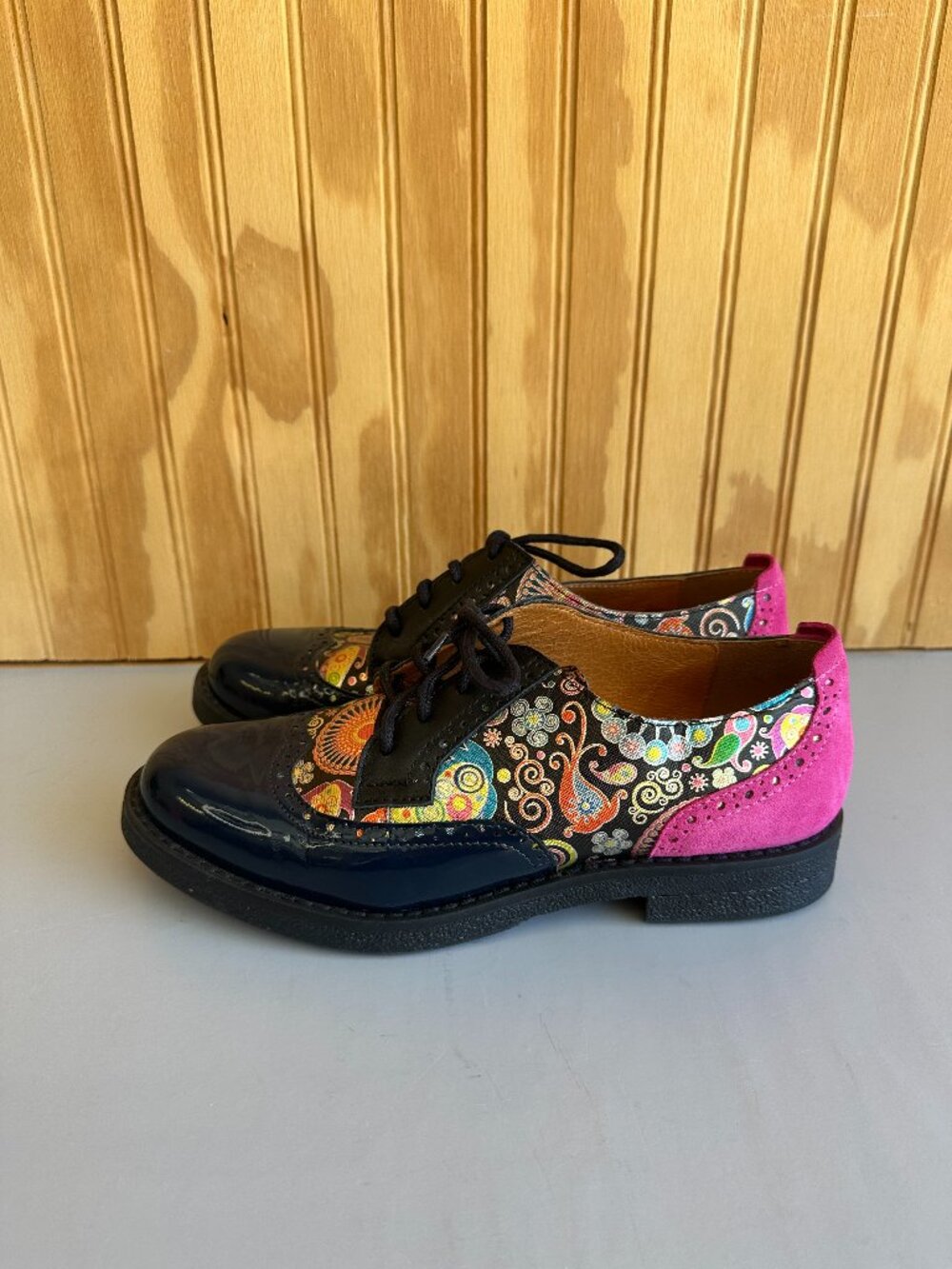 Embassy London The Artist Shoe Size 40/9.5 Colorful with Pink Suede Heel